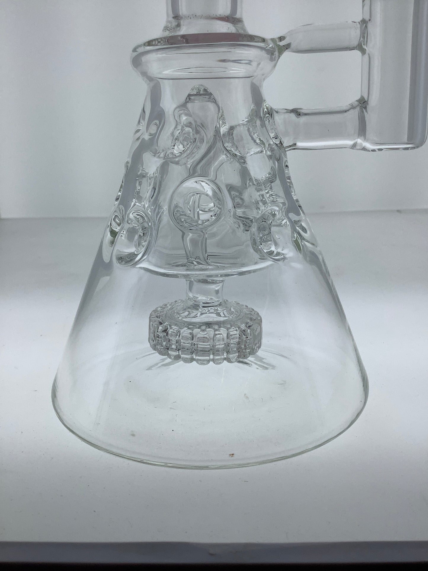 8" Pyramid Fab Rig w/ Showerhead Perc