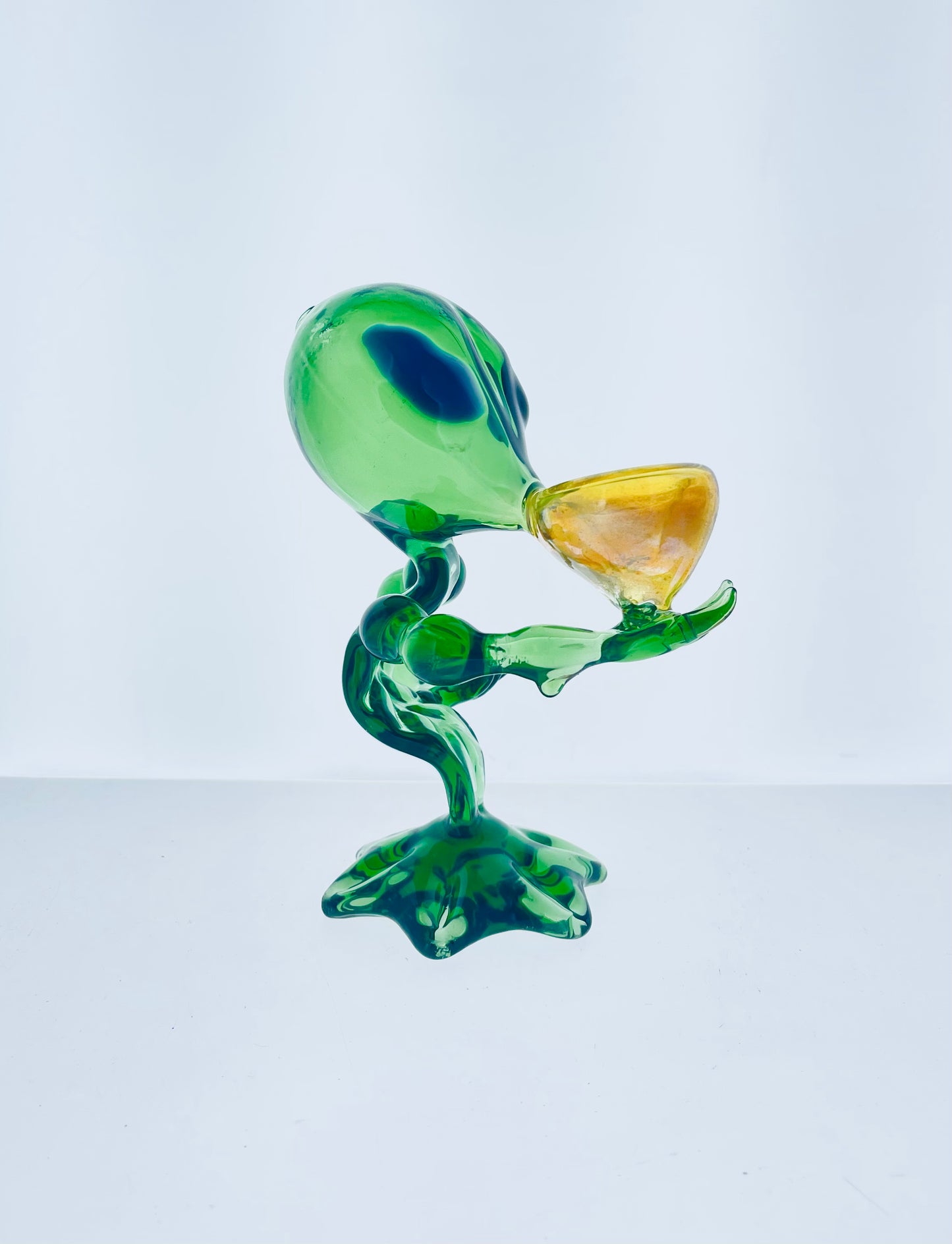 6" Alien Hand Pipe