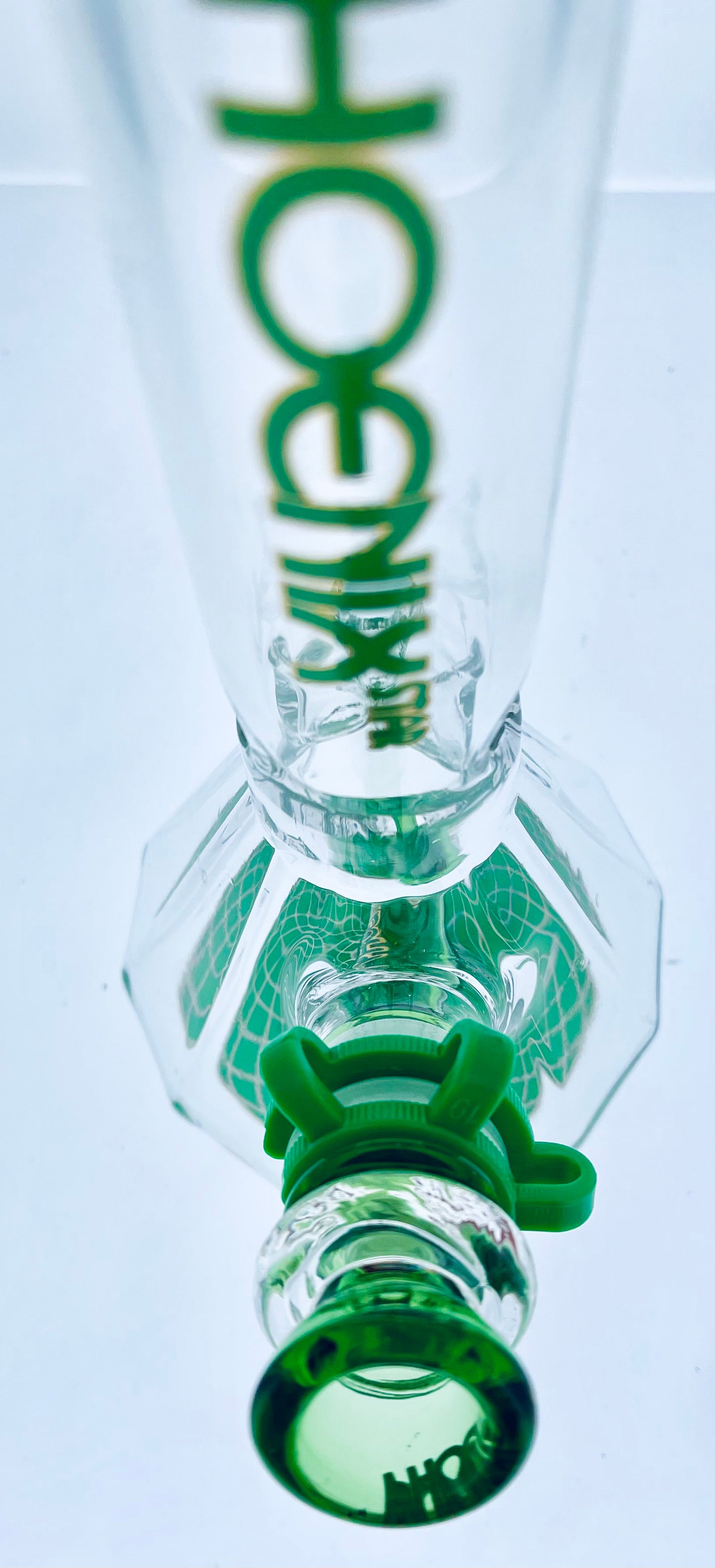 Phoenix 10"Diamond Base Beaker w/ Color